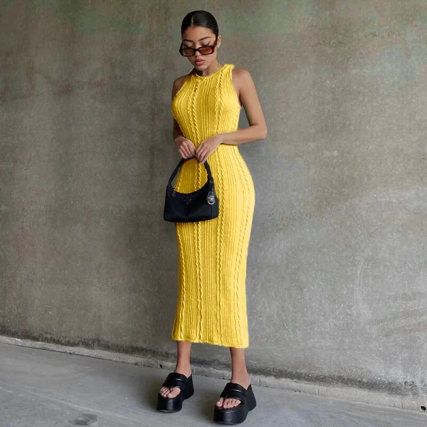 Hugcitar Crochet Sleeveless O-Neck Bodycon Solid Sexy Sweater Dress 2023 Summer Women Streetwear Party Club Elegant Clothing Y2K 5