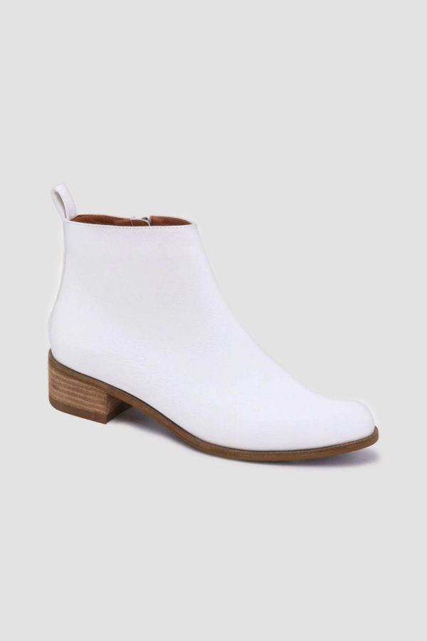 MayFair PU Leather Block Heel Boots - Image 3
