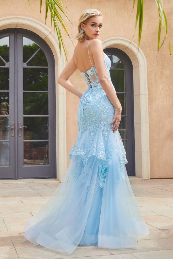Lace Mermaid Gown: Clingy Silhouette with Lace Appliques - Image 2